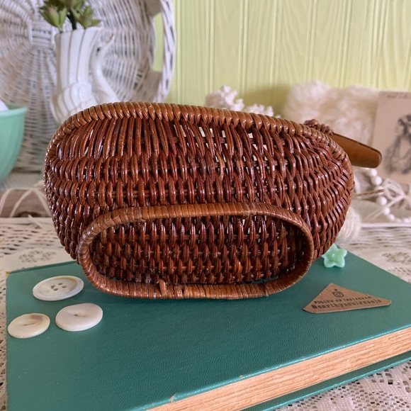 Vintage Rattan Duck Basket 🦆 Unique Home Decor / Gift / Holder / Nature - Picture 6 of 8
